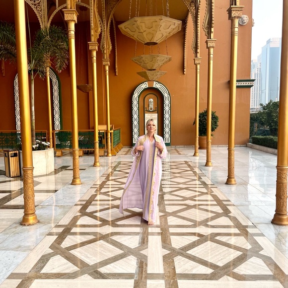 Meet your Posher, Kaili - Picture 4 of 5